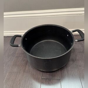 T-Fal Sleek Black Medium/Large Non Stick Cooking Pot with Handles